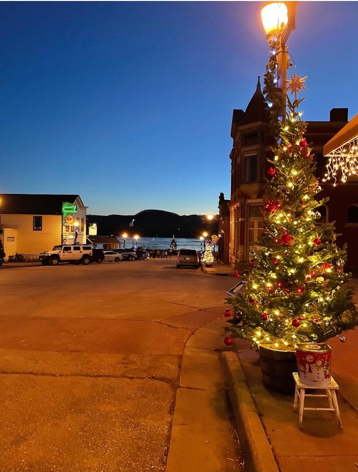 XMas 1 - The Trempealeau Hotel